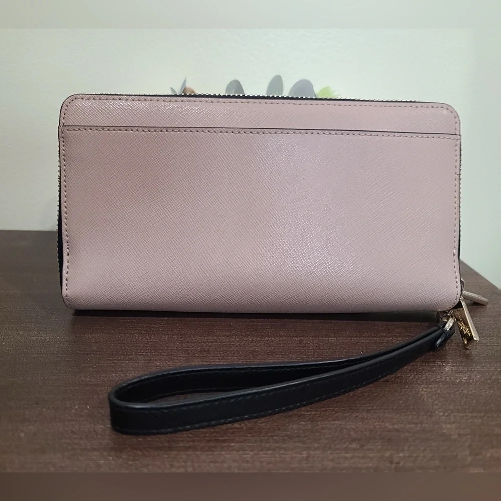 Kate Spade wallet with strap - Picture 3 of 6